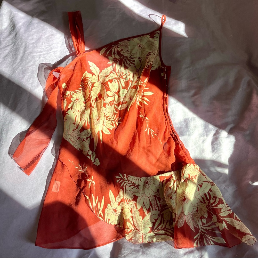 vintage BCBGMaxazria 100% silk red floral top